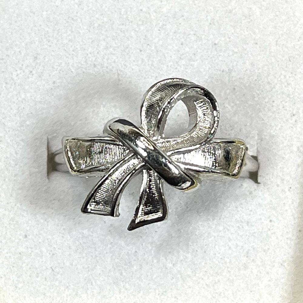 Vintage Avon 1975 Beau Knot Silver Tone Textured Ring Size 7-8.5